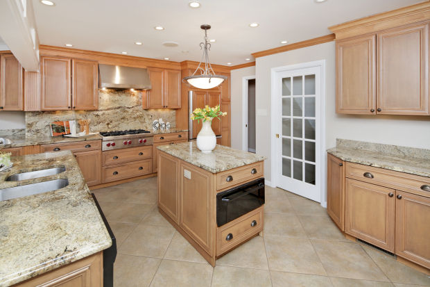 113 Hawthorne Estates-Kitchen 2.jpg